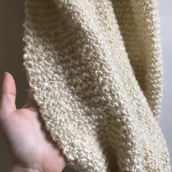 🌸 Knit Infinity Scarf - Picture 3 of 4